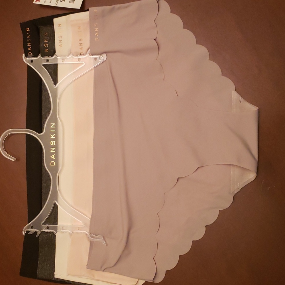 NWT Danskin Seamless Hipster Underwear